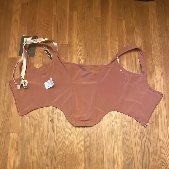 House of CB Edetta Rose Corset Top - Picture 8 of 10